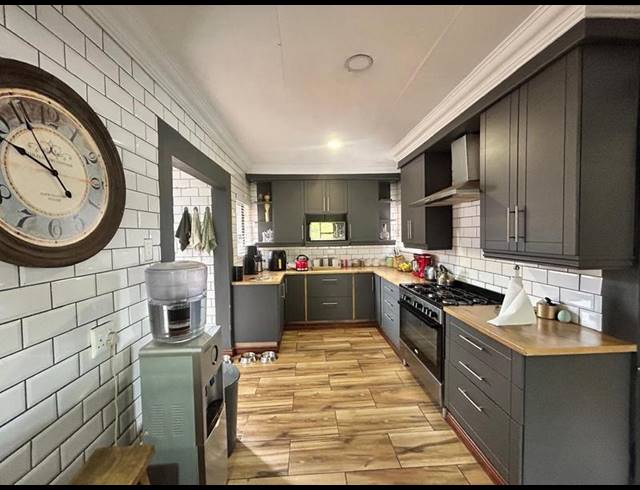 4 BEDROOM HOUSE FOR SALE IN FERRYVALE